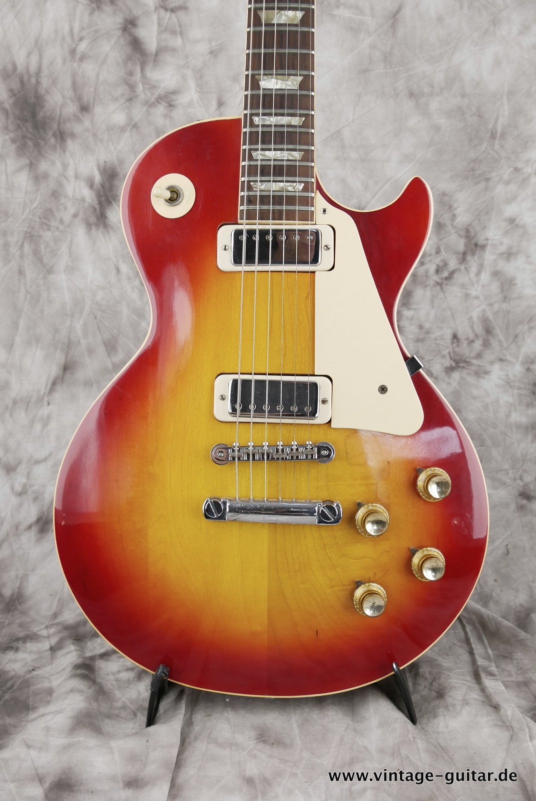 img/vintage/4770/Gibson-Les-Paul Deluxe-1973-cherry-sunburst-002.JPG